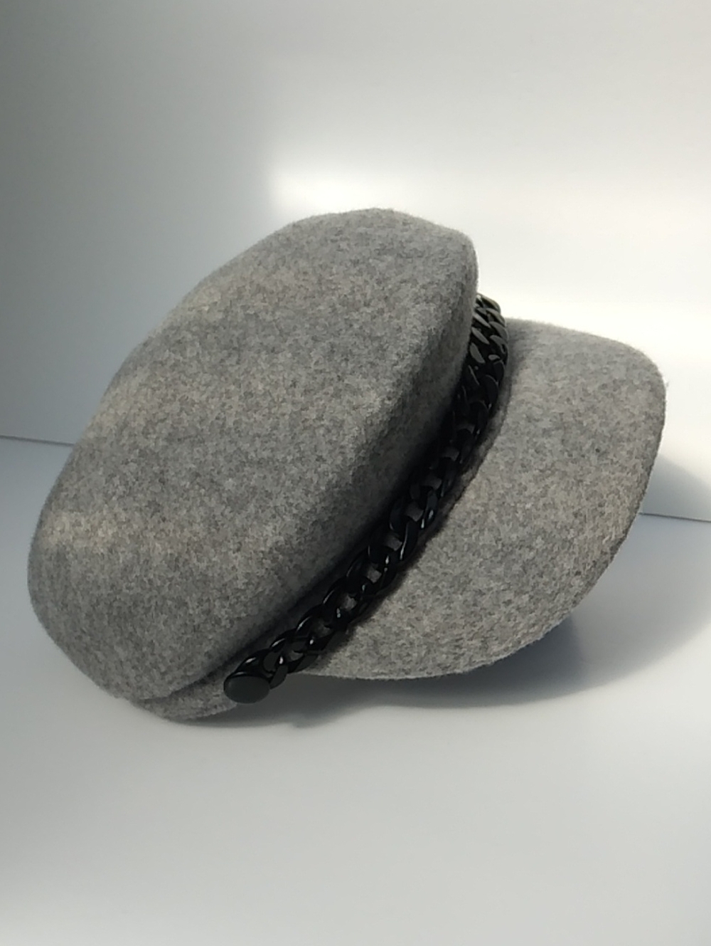 Steve Madden Light Gray Wool Baker Boy Cap with Black Chain